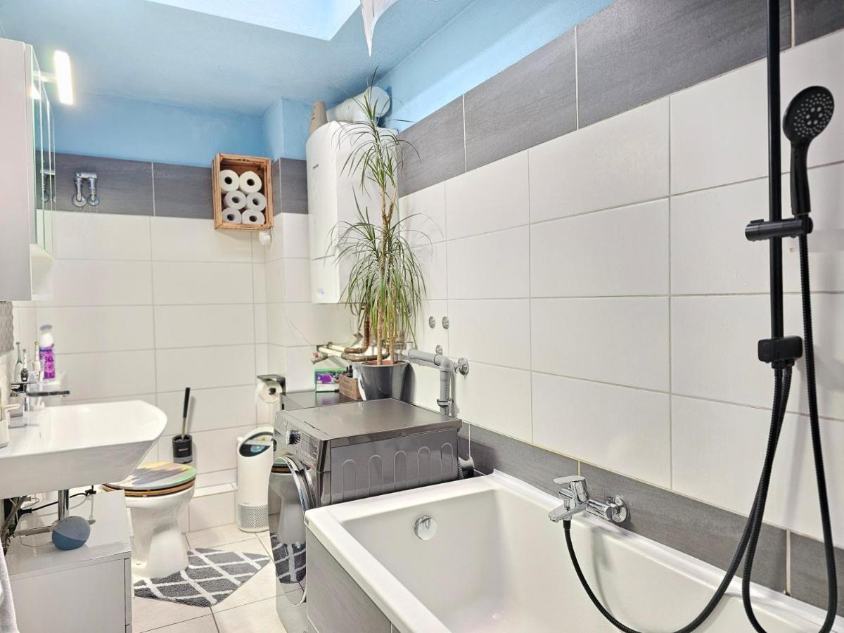 Privatunterkunft Doppelzimmer 1 I Geteiltes Bad & Kueche I Mit Dem Nur 4 Min Bis Zum Hauptbahnhof