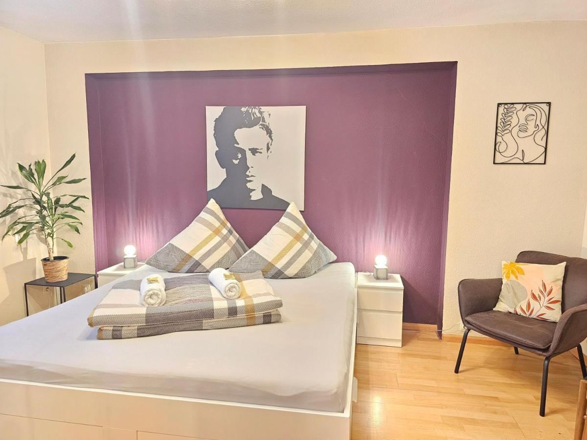 Doppelzimmer 1 I Geteiltes Bad & Kueche I Mit Dem Nur 4 Min Bis Zum Hauptbahnhof Homestay Freiburg im Breisgau