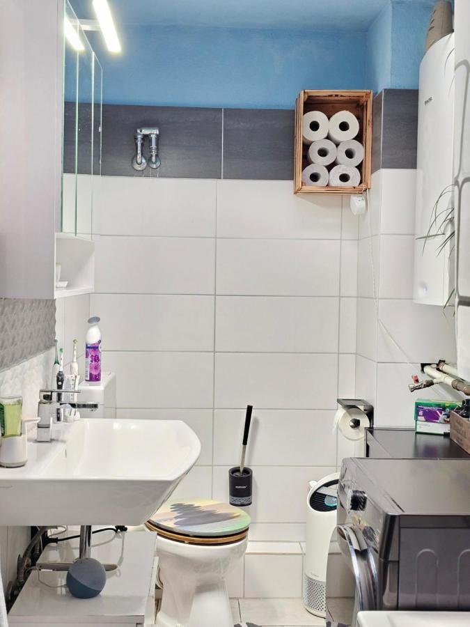 Doppelzimmer 1 I Geteiltes Bad & Kueche I Mit Dem Nur 4 Min Bis Zum Hauptbahnhof Homestay