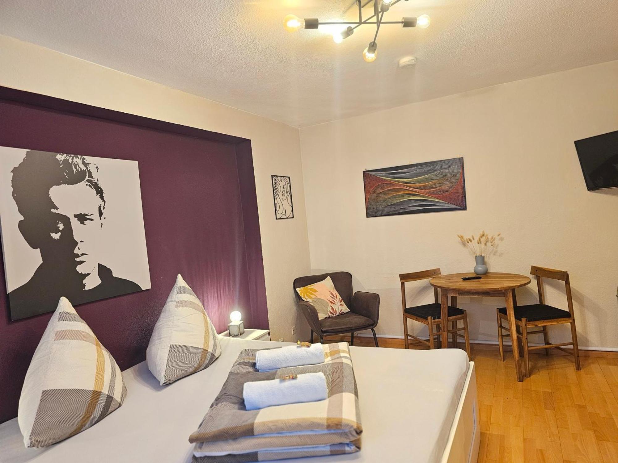 Homestay Doppelzimmer 1 I Geteiltes Bad & Kueche I Mit Dem Nur 4 Min Bis Zum Hauptbahnhof Freiburg im Breisgau