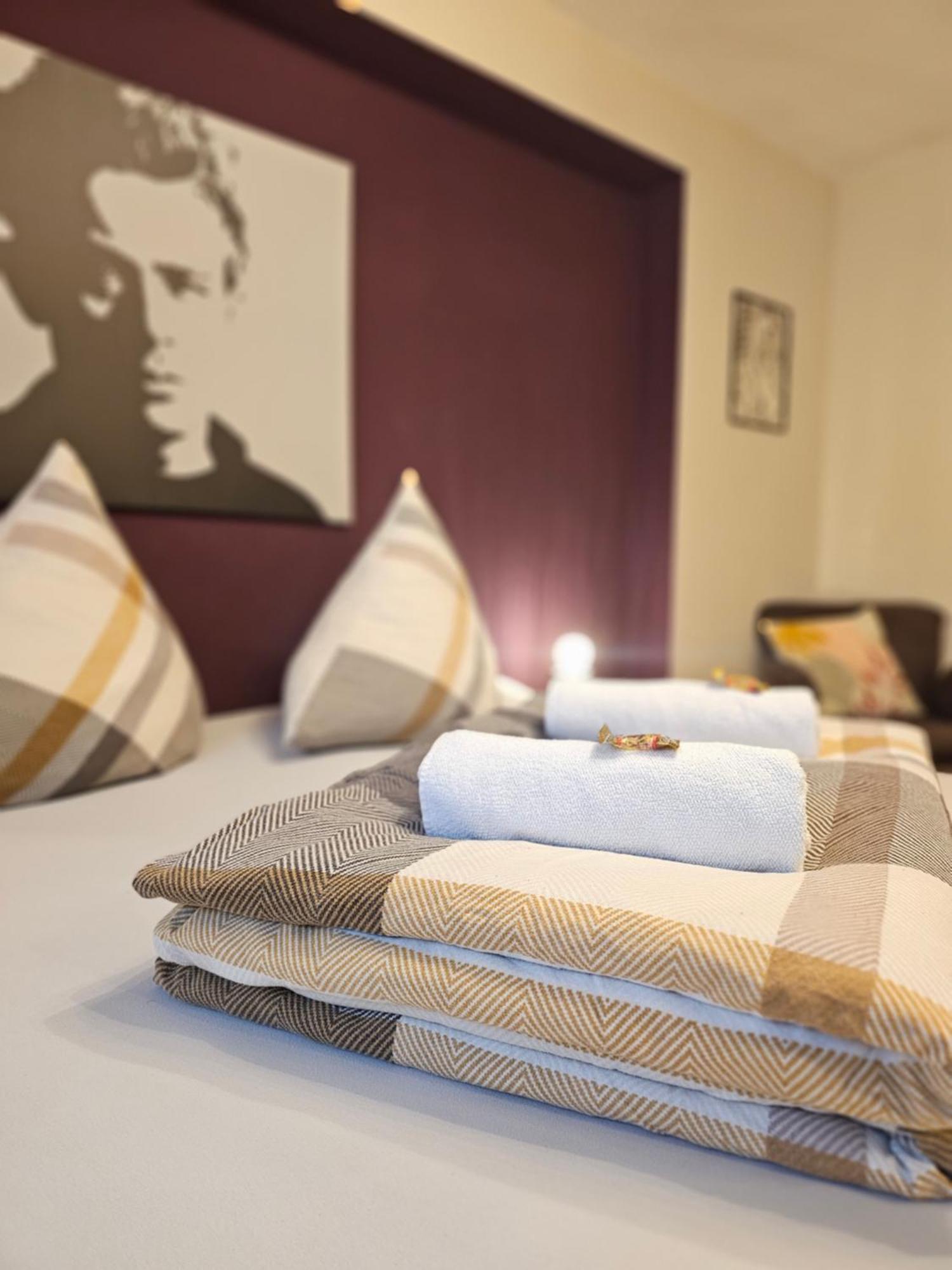 Doppelzimmer 1 I Geteiltes Bad & Kueche I Mit Dem Nur 4 Min Bis Zum Hauptbahnhof Privatunterkunft